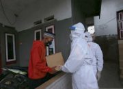 Satgas Covid-19 Garut Bagikan Bantuan untuk Warga Isolasi Mandiri
