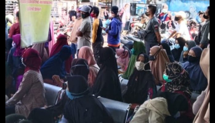Warga yang Hendak Divaksin di Puskesmas Cibatu Membludak, Kesadaran Meningkat?