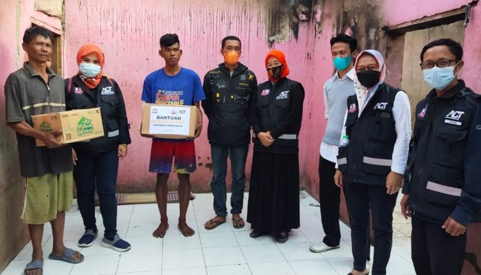 Satu Rumah di Banyuresmi Kebakaran, MRI-ACT Garut Berikan Bantuan