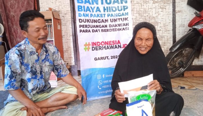 ACT Santuni Guru Ngaji Tunanetra Terdampak Pandemi Covid-19 di Garut