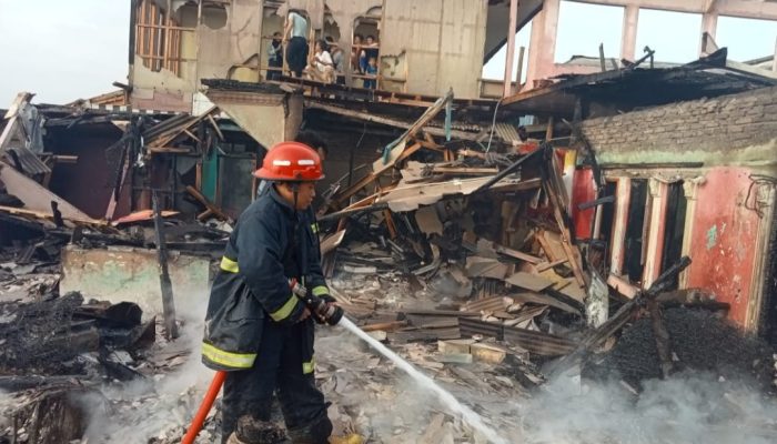 Sebuah Penginapan di Pantai Santolo Garut Terbakar, 48 Kamar Hangus