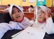 Kadisdik Garut Akan Beri Kursi Roda Khusus untuk Pelajar Kembar Siam di Sucinaraja