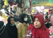 Jelang Diberlakukan PTM, Toko Alat-alat Sekolah di Garut Diserbu Pembeli