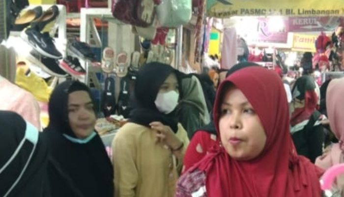 Jelang Diberlakukan PTM, Toko Alat-alat Sekolah di Garut Diserbu Pembeli