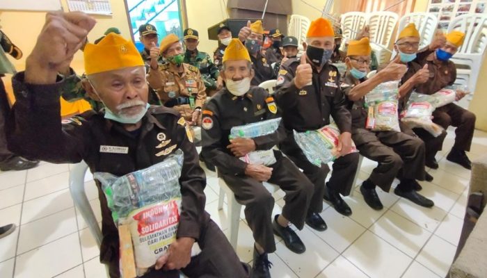 Peringati HUT ke-76 Kemerdekaan RI, ACT Santuni Veteran di Garut