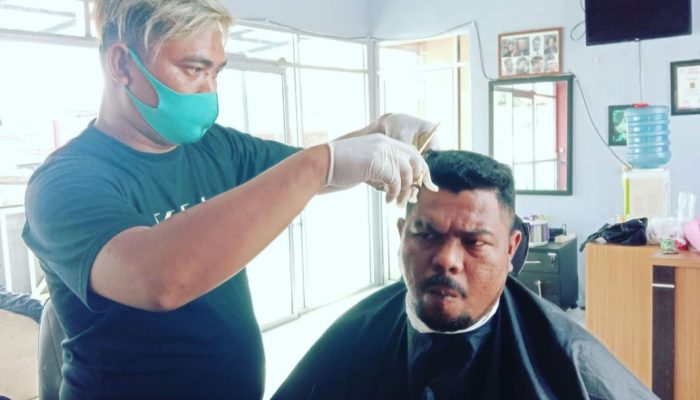 Barbershop di Garut Ini Sering Mencukur Rambut Selebritis Hingga Pejabat