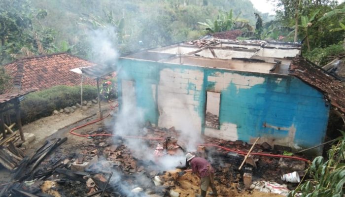 Rumah Ketua RT di Mekarmukti Terbakar, Sebanyak 1,5 Ton Padi Jadi Abu