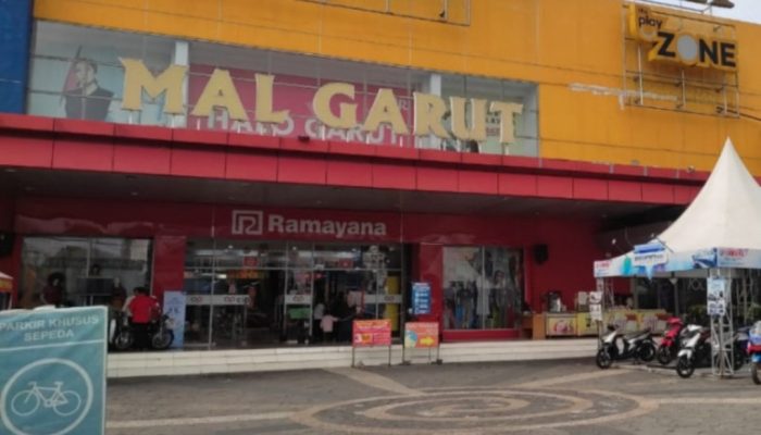 Bupati Garut Ancam Tutup Mal yang Tidak Memasang Sistem PeduliLindungi