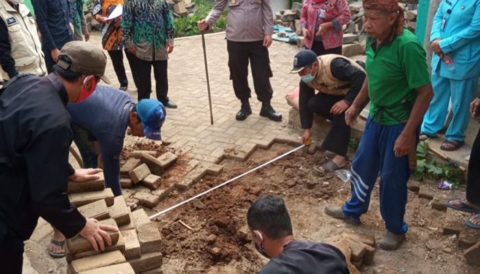 Sukseskan Program Bebas ODF, Garumukti Awali dengan Bangun Enam MCK