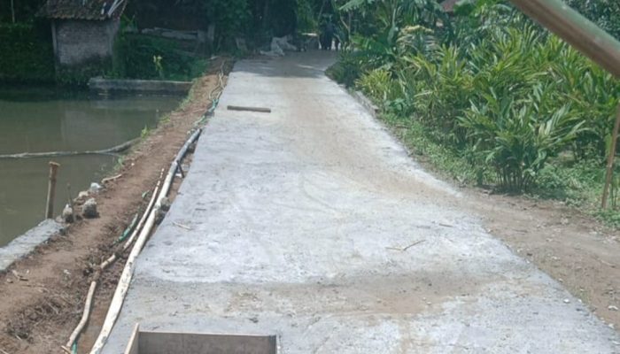 Desa Pamalayan Bangun Jalan, TPT, dan Rabat Beton Senilai Rp117 Juta Lebih, Warga Gembira