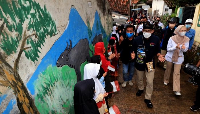 Kentungan dan Shalawat Sambut Kedatangan Sandiaga Uno di Desa Wisata Saung Ciburial