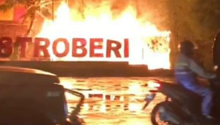 Rumah Makan Asep Stroberi di Kadungora Dikabarkan Terbakar