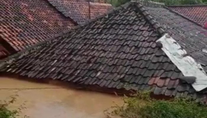 Puluhan Rumah Rusak Akibat Banjir Bandang di Garut, Warga Dievakuasi ke Tempat Aman 