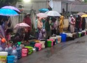 Pemkab Garut Distribusikan Pasokan Air Bersih bagi Warga Terdampak Banjir Bandang