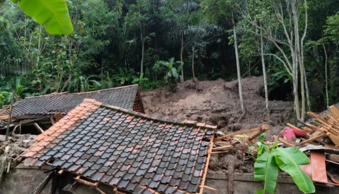 Longsor Landa Empat Desa di Talegong, Tiga Bangunan Rusak, Dua Akses Jalan Terputus