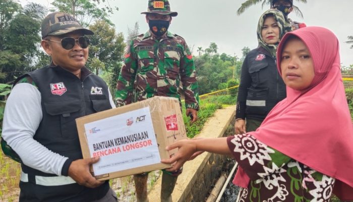 Longsor Terjadi di Malangbong, ACT-MRI Garut Terjun Salurkan Bantuan