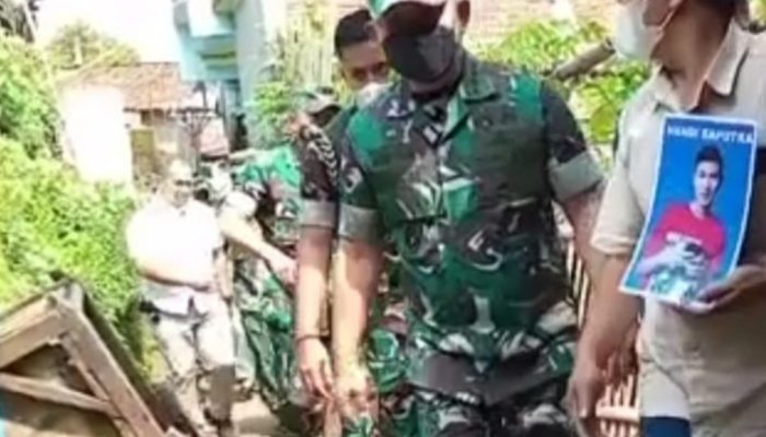 Jenderal Dudung Kunjungi Rumah dan Makam Korban Tabrakan di Nagreg