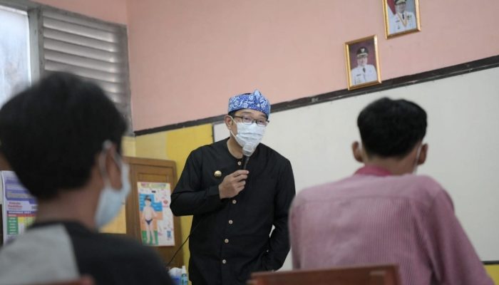 Gubernur Ridwan Kamil Edukasi 20 Remaja Garut yang Terpapar Paham NII