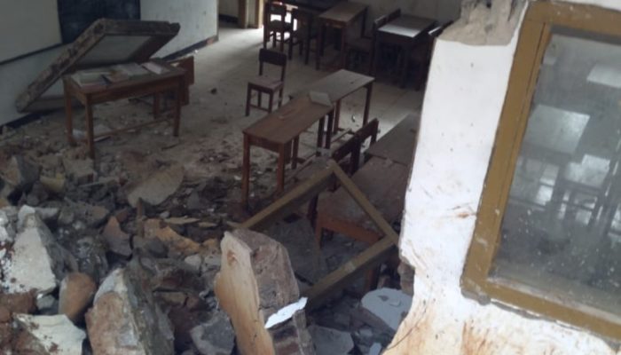 TPT Ambrol Menimpa Bangunan SDN 3 Cikarang, Dua Ruang Kelas Rusak Parah