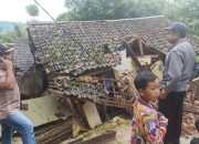 Tiga Desa di Cisewu Diterjang Banjir dan Longsor, 6 Rumah Rusak dan Jembatan Putus