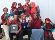 Lewat Beasiswa, Anak Pengayuh Becak di Garut Ini Raih Sarjana Ilmu Komunikasi
