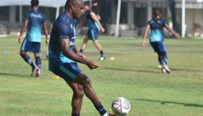 Bek Senior Victor Igbonefo Minta Persib Waspadai Bali United