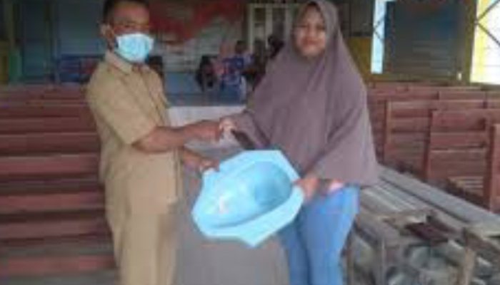 Dukung 100 Persen Stop BAB Sembarangan, Pemkab Garut Salurkan Bantuan 3.750 Kloset