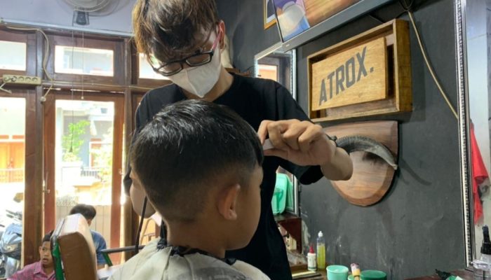 Komunitas Tukang Cukur Rambut di Garut Sudah Saatnya Miliki Kode Etik