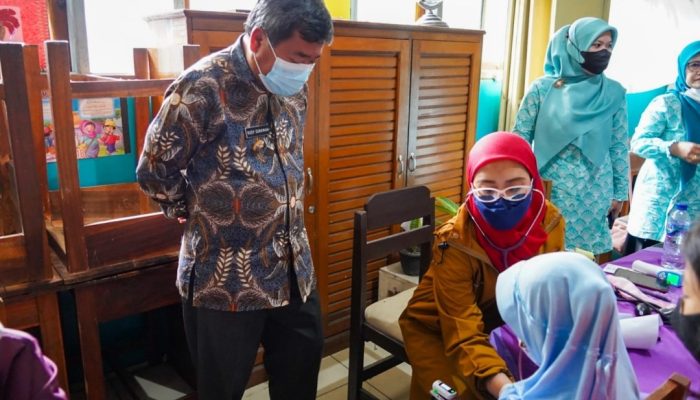 Pemkab Garut Siapkan Hadiah Minyak Goreng untuk Lansia yang Mau Divaksin Dosis 2