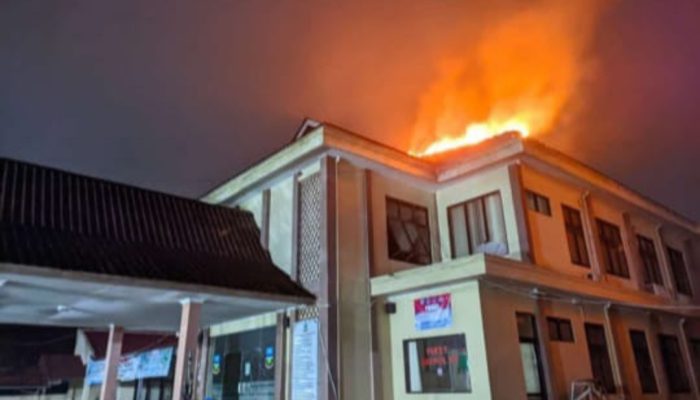 Kantor Kecamatan Cibatu Terbakar, Diduga Lantaran Arus Pendek Listrik