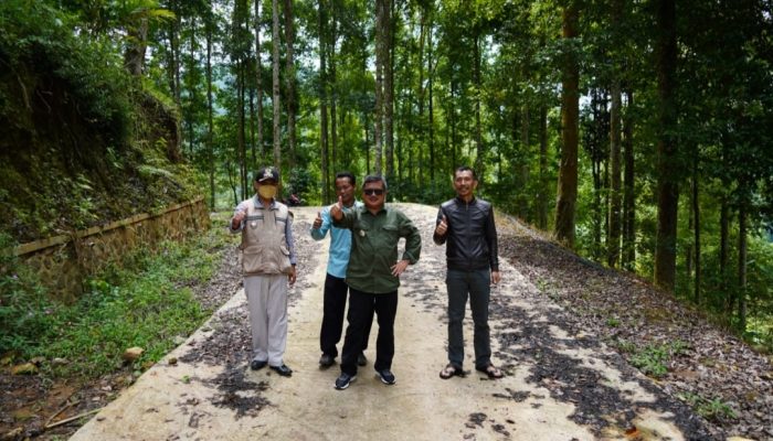 Bupati Rudy Gunawan Tinjau Pembangunan Jalan Menuju Pusat Emas di Garut