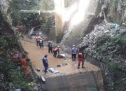 Upaya Pencarian Anak yang Tenggelam di Sungai Cimalaka Garut Terus Dilakukan