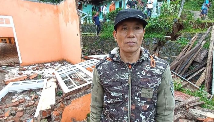Pergeseran Tanah Terjadi di Singajaya, Satu Rumah Roboh dan Mengancam Tiga Lainnya