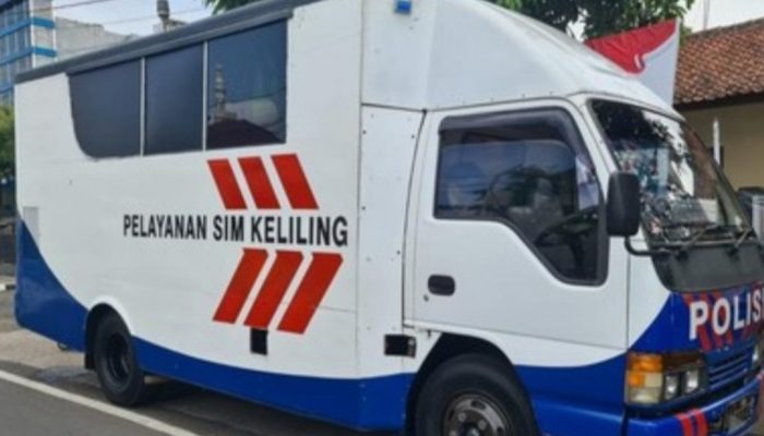 SIM Keliling Sambangi Pameungpeuk, Warga Garut Selatan Tak Perlu Jauh ke Satpas