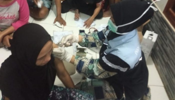 Vaksinasi di Mekarmukti Belangsung Selepas Sholat Tarawih, di Rumah Nakes