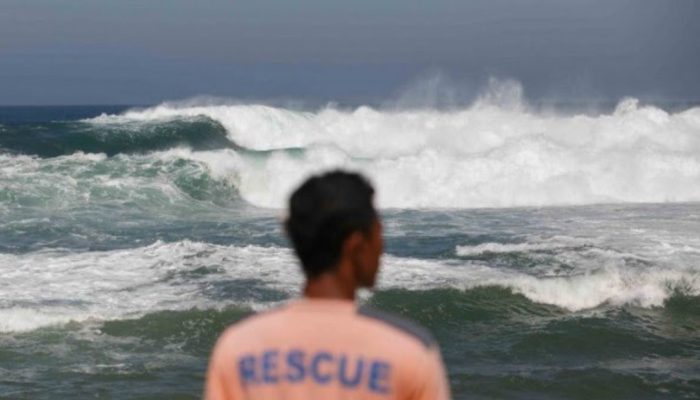 BMKG Imbau Wisatawan Waspadai Gelombang Tinggi Pantai Selatan