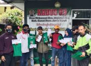 Kepala Dusun di Bayongbong Bagi-bagi THR kepada Tukang Ojeg, Guru Ngaji, dan Paraji