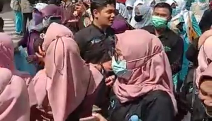 Merasa Dianaktirikan dalam Rekrutmen PPPK, Nakes di Garut Berunjukrasa di Gedung DPRD