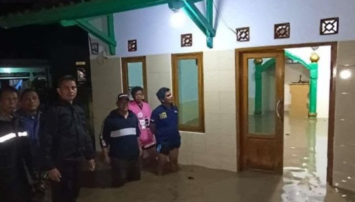 Hujan Mengguyur Garut pada Jum’at, Banjir Mengepung di Sejumlah Kawasan