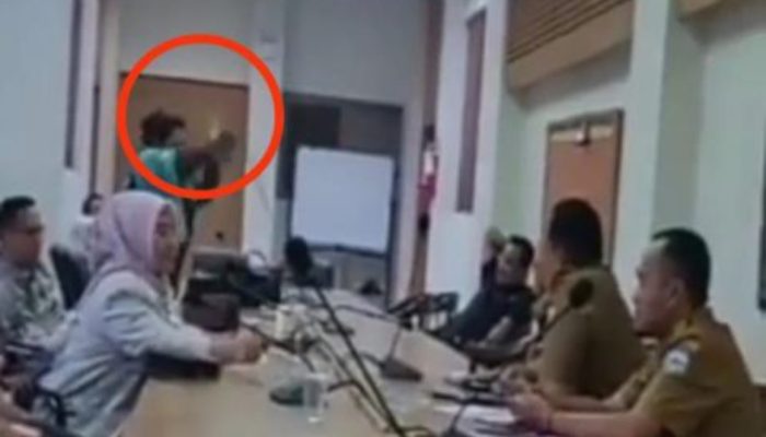 Anggota DPRD Garut Ngamuk di Ruang Rapat, Ketua Dewan: Itu Sedang Marah-marah Sendiri
