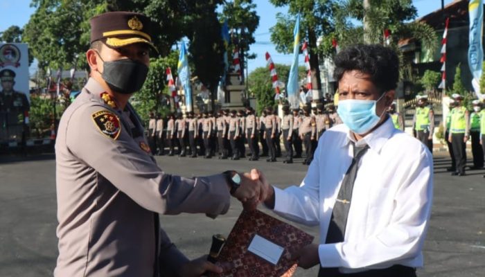 Bripka Sugiantoro Dapat Penghargaan Anggota Berprestasi Tingkat Polres Garut