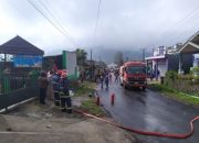 Truk tangki BBM Alami Kebocoran di Jalan Cisurupan, Pertalite Luber di Jalanan