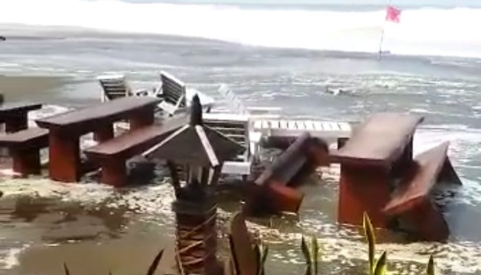 Banjir Rob Terjadi di Pesisir Selatan Jabar, Wisata Pantai Garut Ditutup Sementara