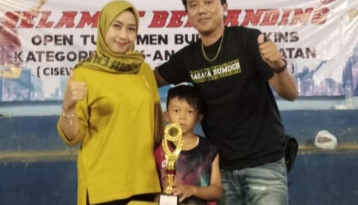 Anak Usia 5 Tahun Ini Kalahkan para Juara Bulutangkis dari 4 Kecamatan Garut Selatan