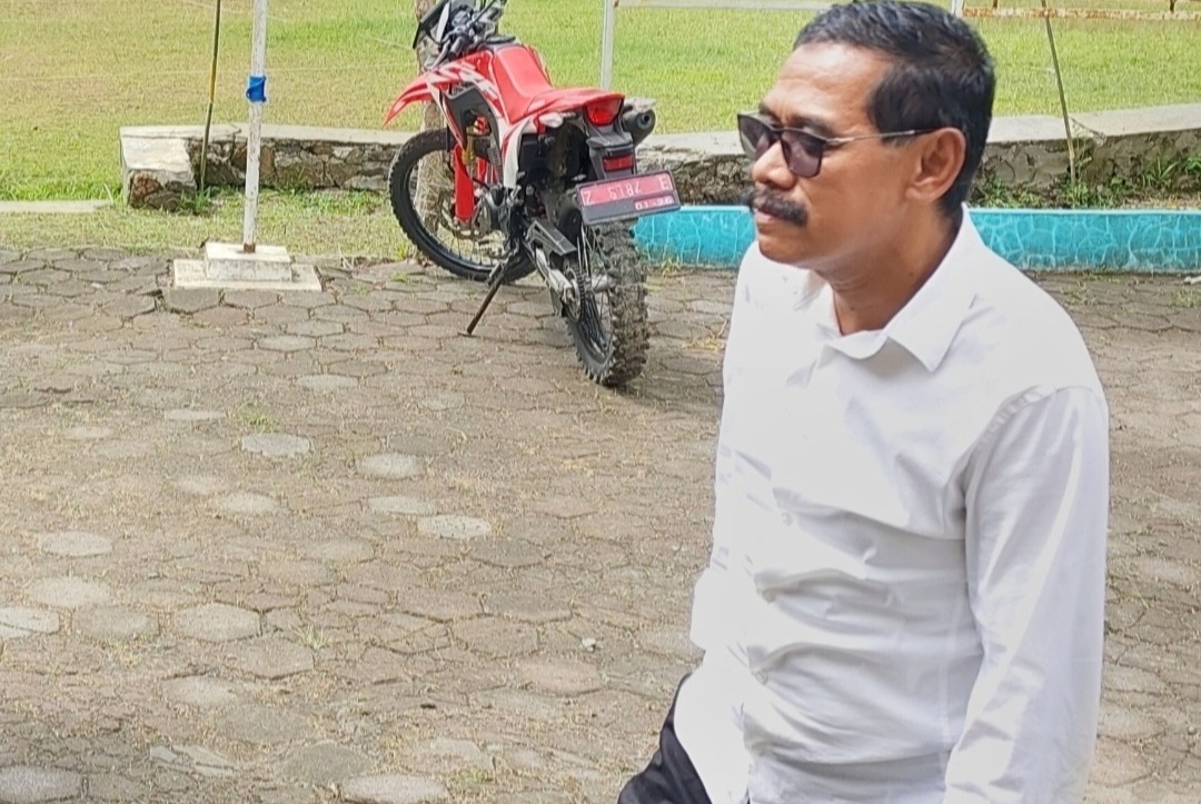 Kadis PMD Garut Jalan Kaki Sejauh Dua Kilometer untuk Tinjau Potensi Wisata Desa Sukajaya