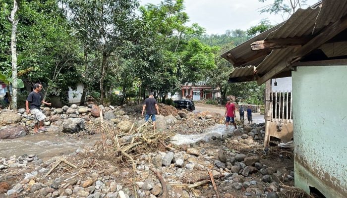 Banjir yang Rendam Delapan Desa di Pameungpeuk, Camat: Akibat Intensitas Hujan Cukup Tinggi