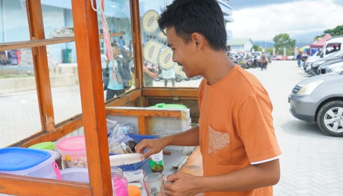 Ada Gelaran Porprov Jabar, Pedagang di Area SOR R.A.A Adiwijaya Garut Laris Manis