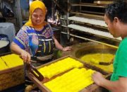 250 Perajin Tahu Tempe di Garut Terima Subsidi Pembelian Kacang Kedelai Masing-masing Rp3 Juta
