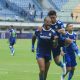 Para pemain Persib Bandung di tengah lapang pertandingan. (Foto: Istimewa)