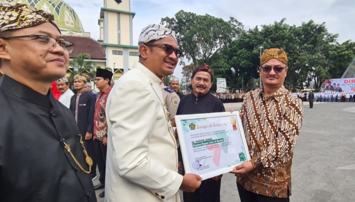 Ponpes Luhur Al Wasilah Garut Terima Penghargaan Penguatan Moderasi Beragama dan Peduli Lingkungan